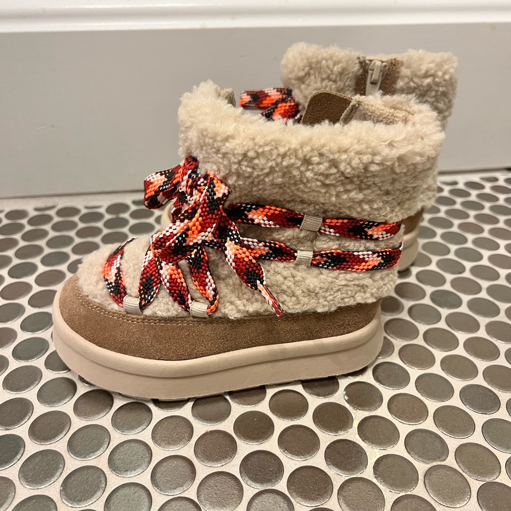 Zara girls Sherpa booties 23 US 7 NWOT